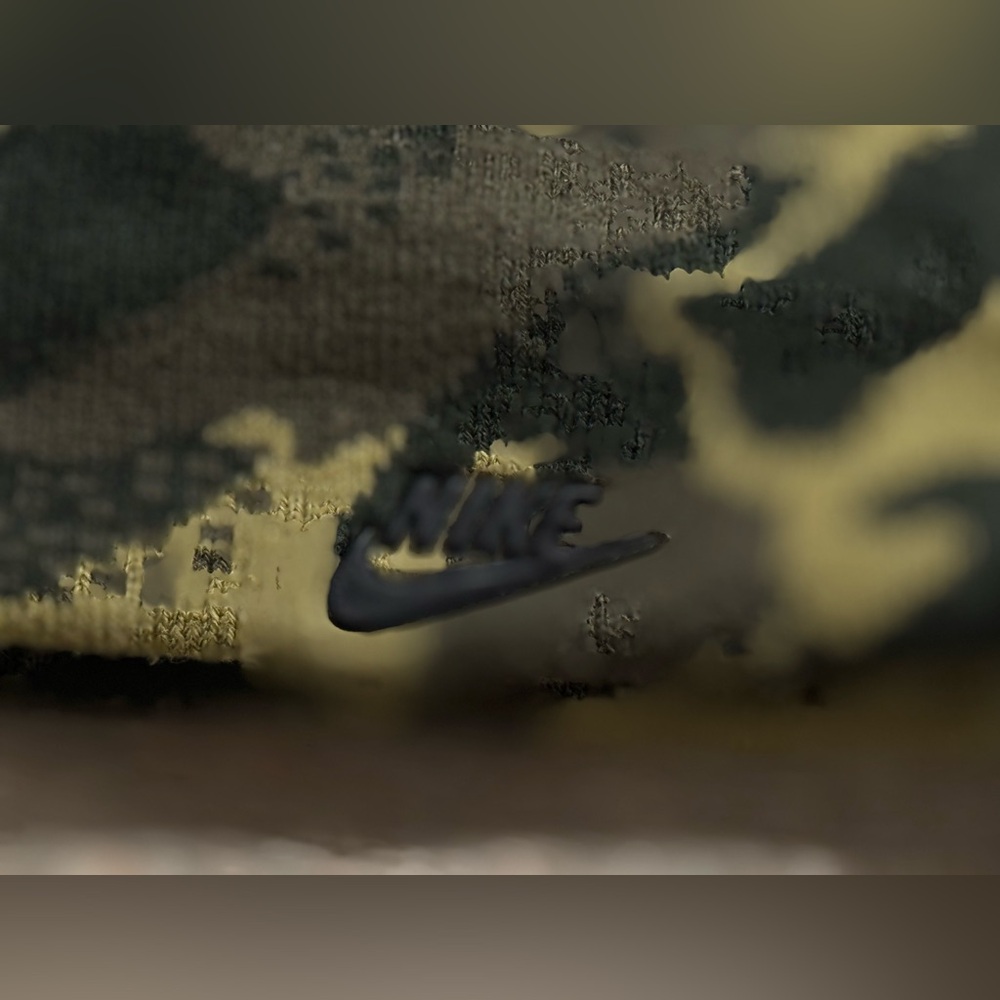 ☀️Kids Nike Green and Black Camo Beanie with Pom - Picture 2 of 4
